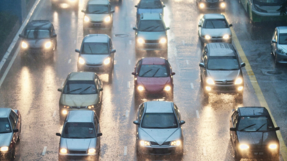 Atenție, șoferi! Se schimbă sistemul de iluminare al mașinilor