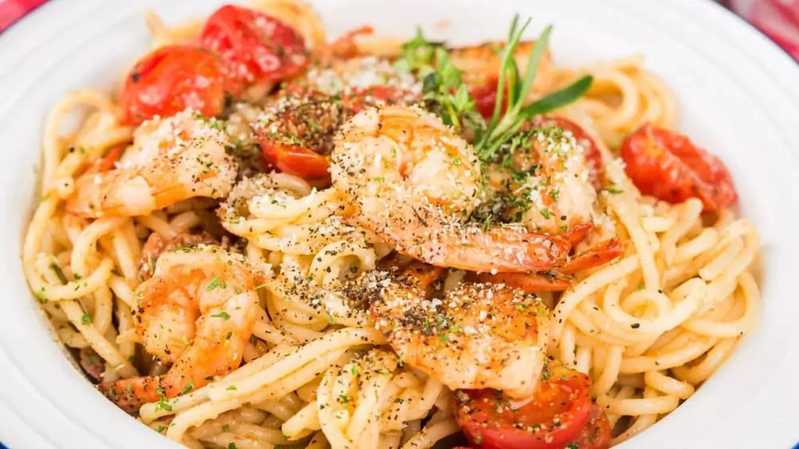 Rețetă de spaghete cu creveți. Cum faci dintr-o rețetă simplă o masă deosebit de atractivă