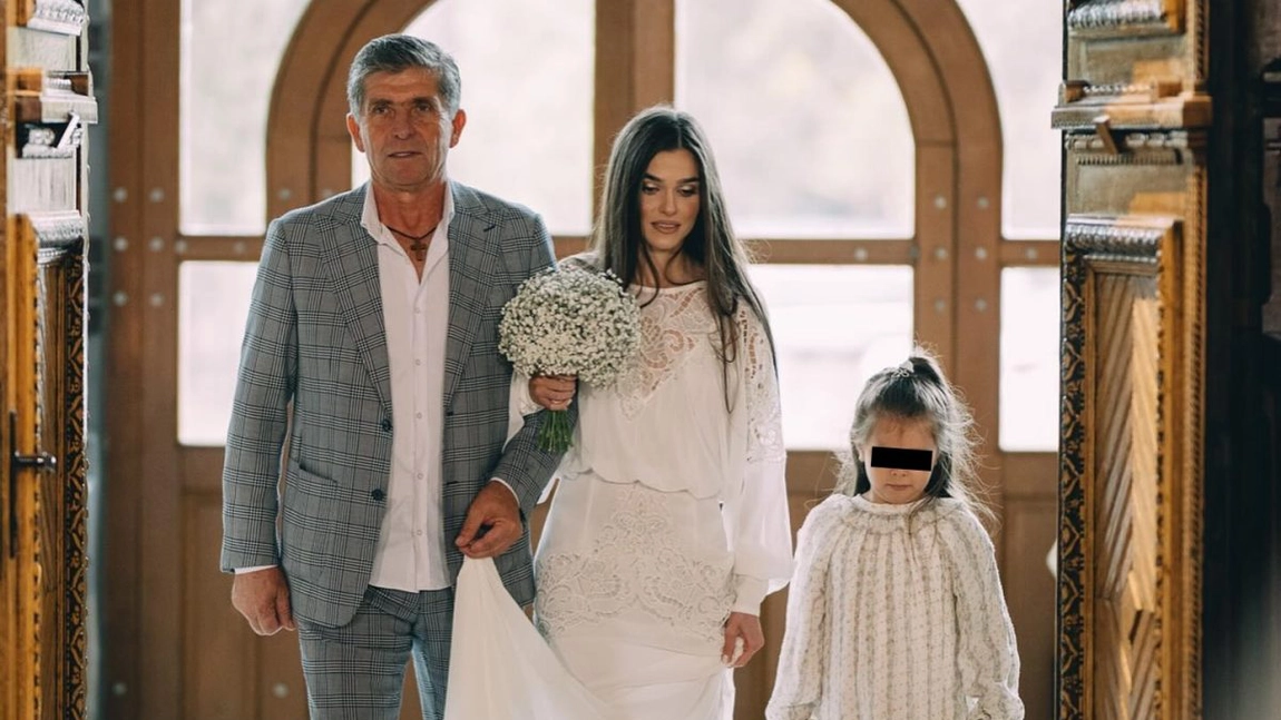 Cine a fost aleasă de Theo Rose să-i fie domnișoară de onoare la nuntă