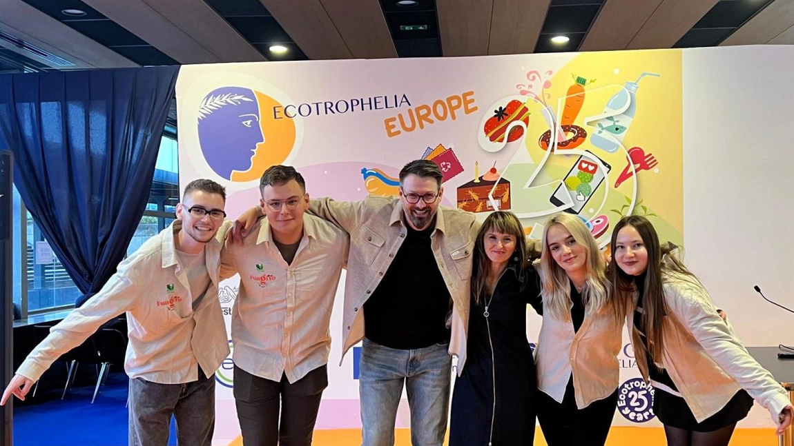 USV Iași reprezintă România la Ecotrophelia Europe 2024 cu pasta-cremă vegană „FungiYo”. Inovație și sustenabilitate pe masa internațională la SIAL Paris 2024