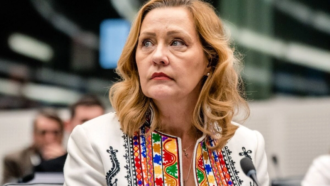 SURSE: A început renumărarea voturilor. Aproximativ 100.000 de voturi sunt pentru Elena Lasconi