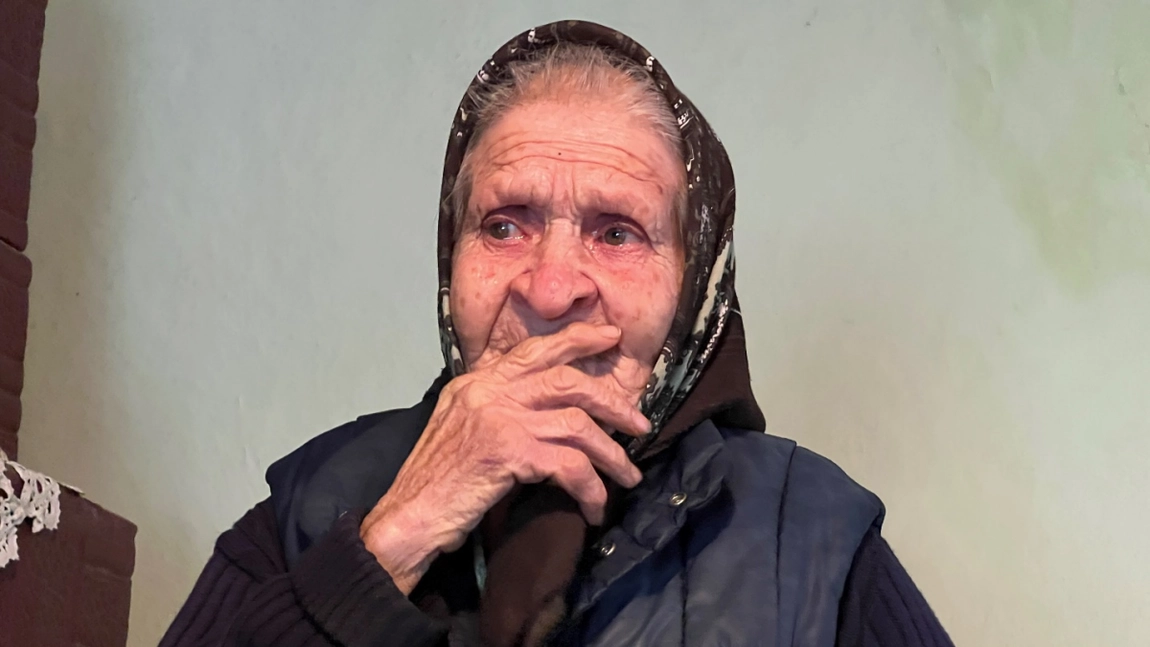 O porție de sarmale calde, atât își dorește bunica Elena Zaborilă, de Crăciun! Bătrâna de 85 de ani, uitată de toți de zeci de ani, singură de sărbători: „Mi-aș dori de Crăciun o masă frumoasă”