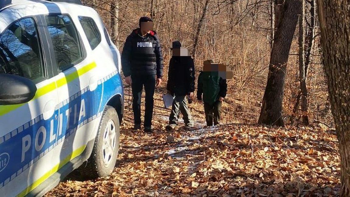 Atac ca în filme, la Iași! Un pădurar a observat un bărbat ghemuit în mijlocul pădurii. Când s-a apropiat, o secure i-a zburat pe lângă cap