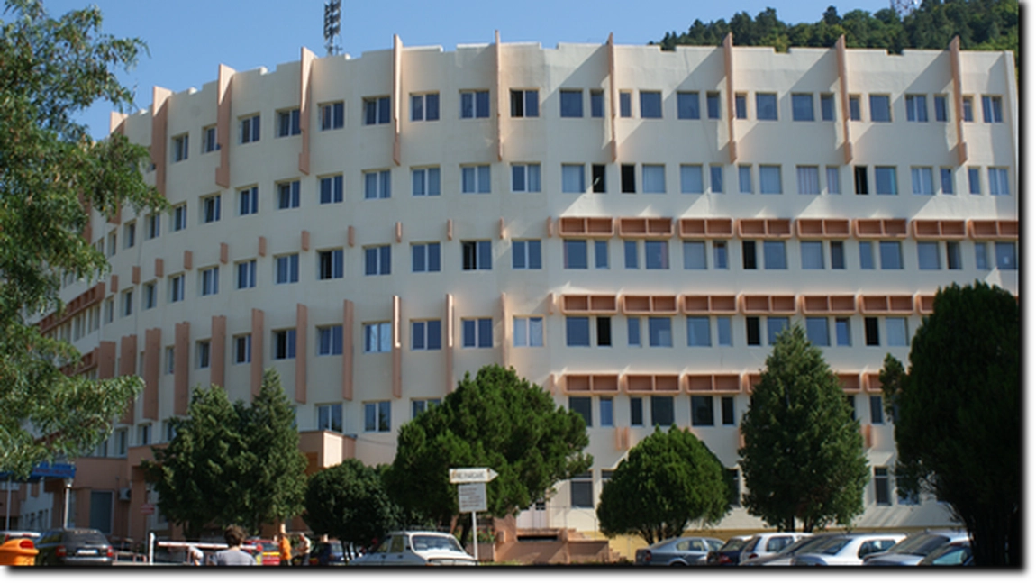 Incident tragic la spitalul din Piatra-Neamț: Un bărbat de 56 de ani a murit după ce a căzut de la etajul doi