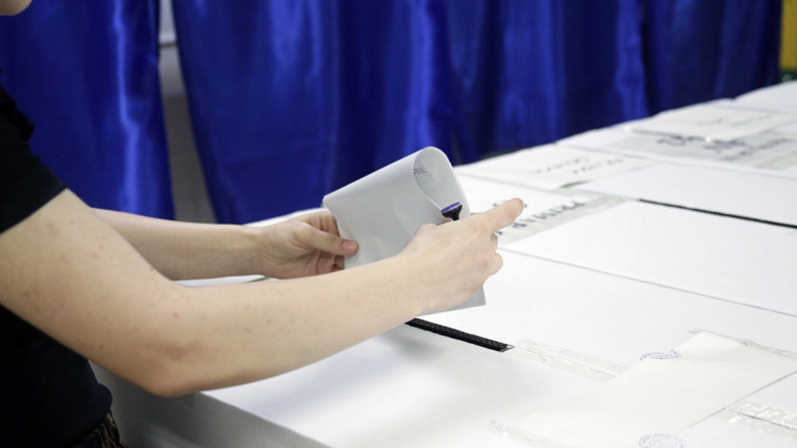 Câți români sunt așteptați la urne pentru alegerile prezidențiale și parlamentare. Numărul cetățenilor cu drept de vot a crescut