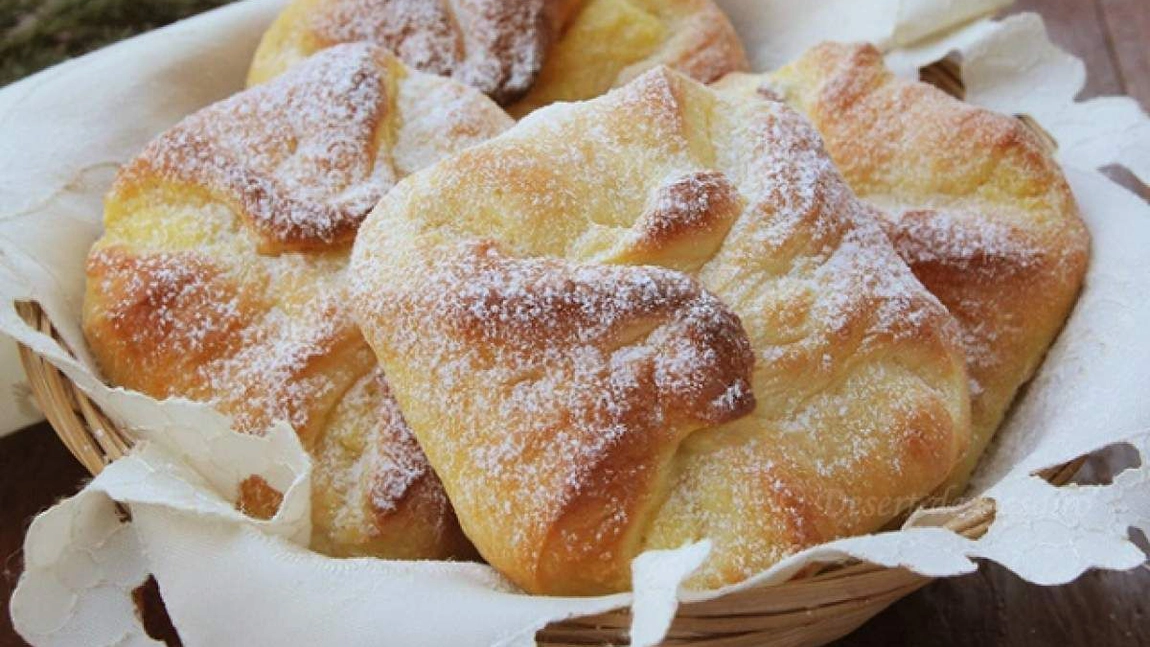 Brânzoaice – rețetă delicioasă de plăcinte cu brânză