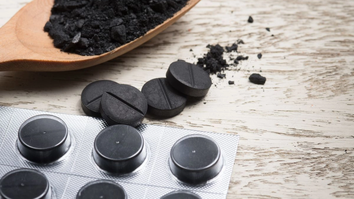 Când se ia cărbunele medicinal? Tratament pentru detoxifiere