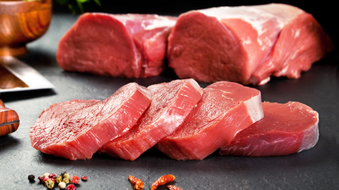În prag de Crăciun carnea de porc a ajuns un lux pentru români! Cât a ajuns să coste