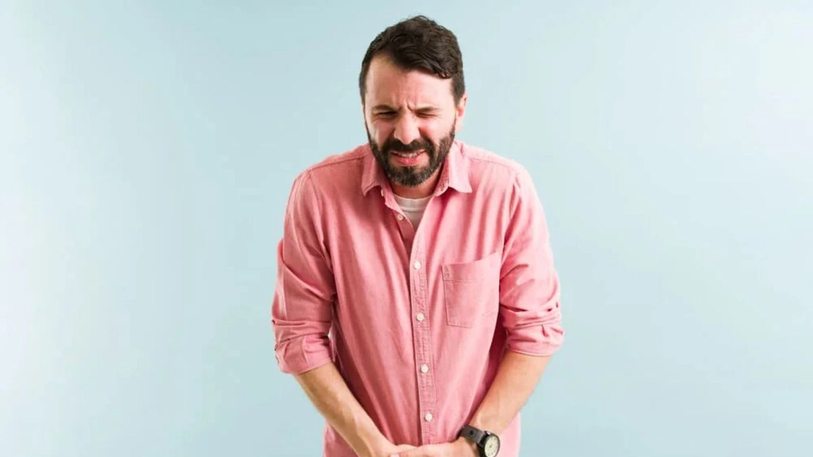 Ce înseamnă când urinezi sânge, la bărbați? Cauze care te-ar putea alarma