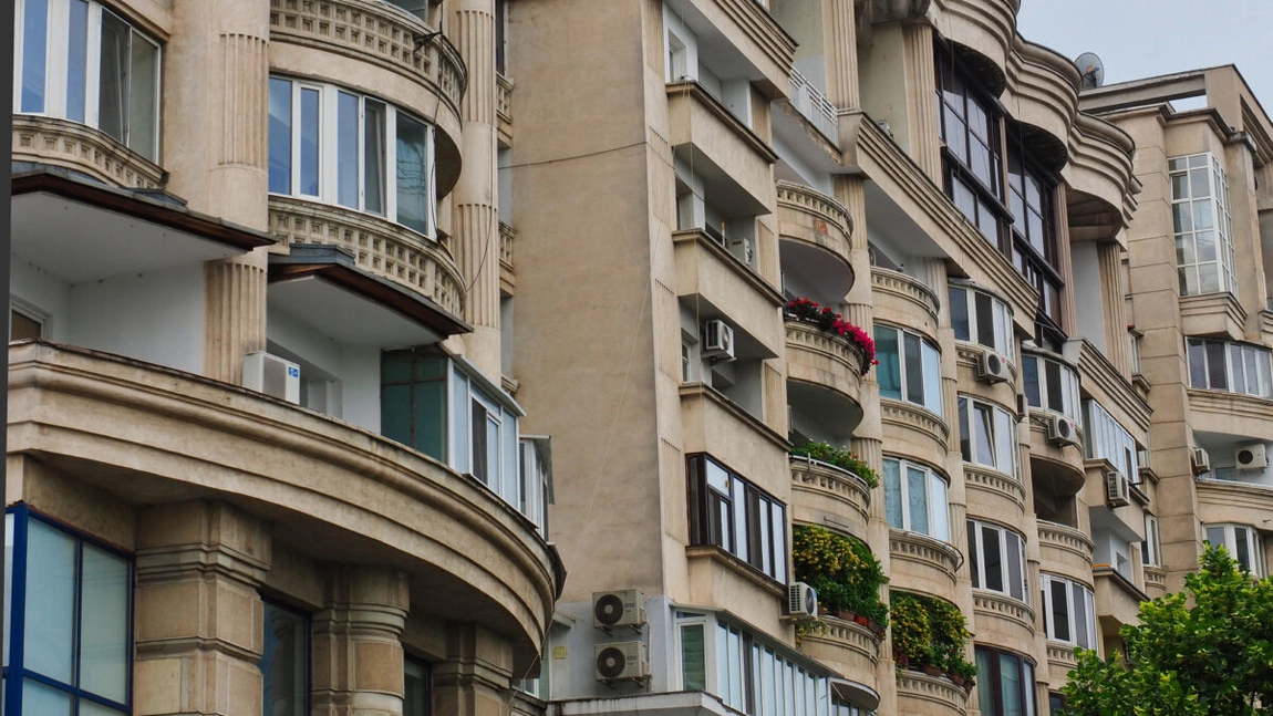 Decizie importantă pentru cei care stau la bloc! De ce locatarii au fost taxați în plus