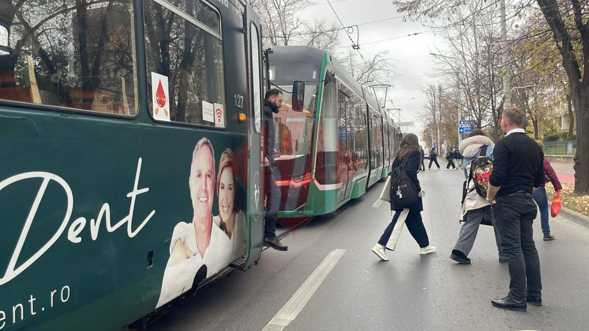 Blocaj de tramvaie în Copou: Călătorii au coborât și au luat-o pe jos - UPDATE