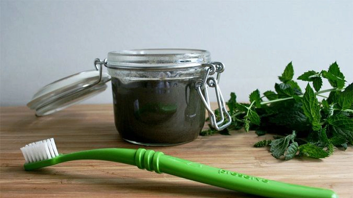 Cum să scapi de tartru de pe dinți acasă. Cele mai bune remedii naturale pentru a avea cei mai strălucitori dinți