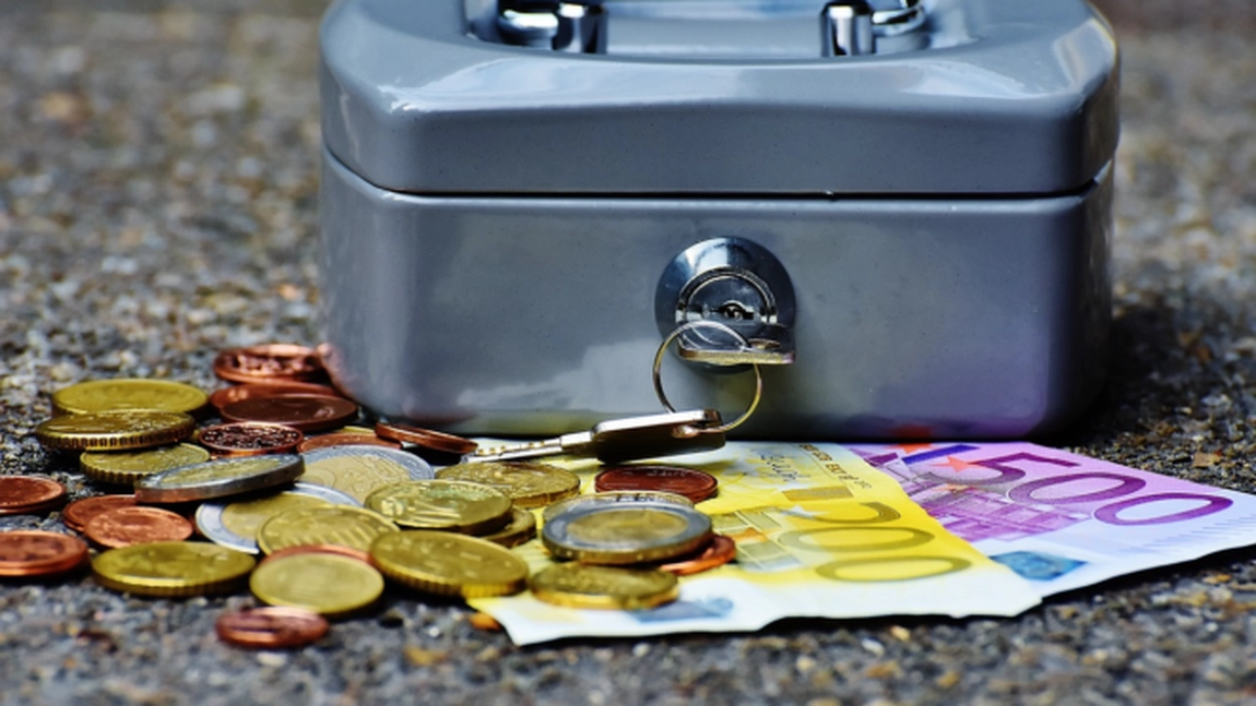 Instituțiile financiare nebancare, obligate să renunțe la dobânzile nesimțite! Află cum ești protejat acum!