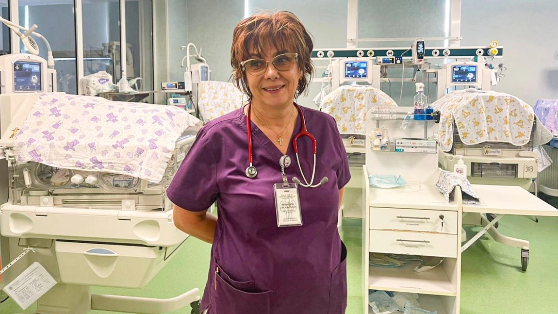 Inițiativă inedită la Maternitatea „Cuza Vodă” Iași! Mamele care au născut prematur au confecționat păpuși care imită îmbrățișarea maternă: „Fiind îndelung spitalizați, nu pot crește în brațe la mamele lor”