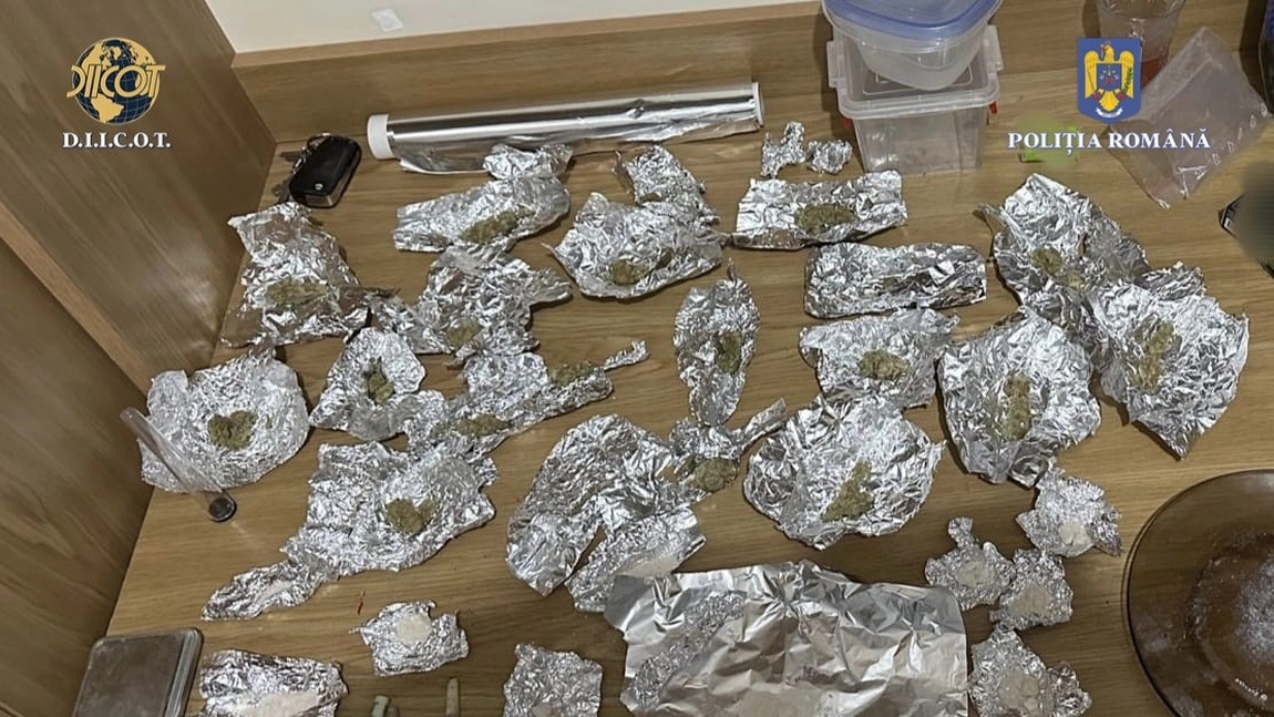 Percheziții de amploare la Iași. Sunt vizați traficanți de droguri care alimentau elevii cu substanțe interzise