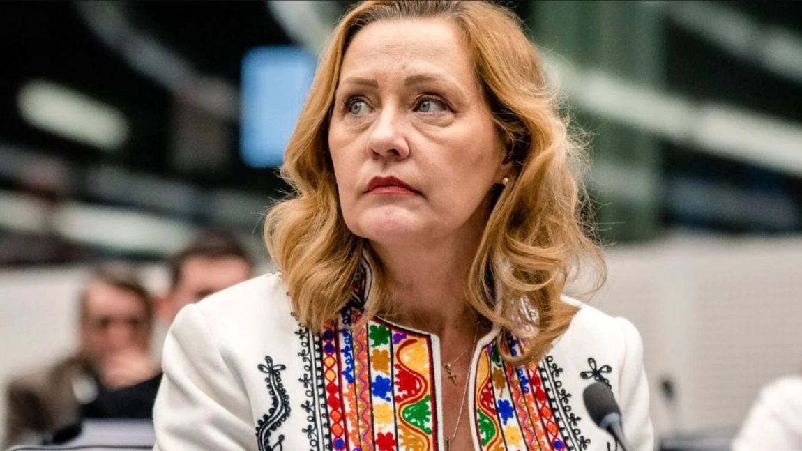 Cum arăta Elena Lasconi când era tânără. Imagini inedite de dinainte de 1990