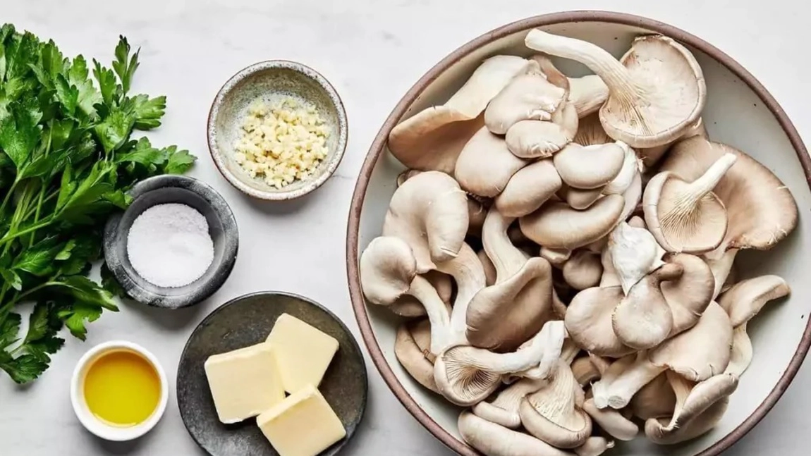 Rețeta de ciuperci pleurotus la tigaie cu usturoi și ceapă verde!
