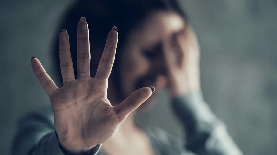 Un bărbat din cinci consideră că o femeie ar putea merita să fie ţinta violenţelor. Sondajul a fost făcut într-o țară din Europa
