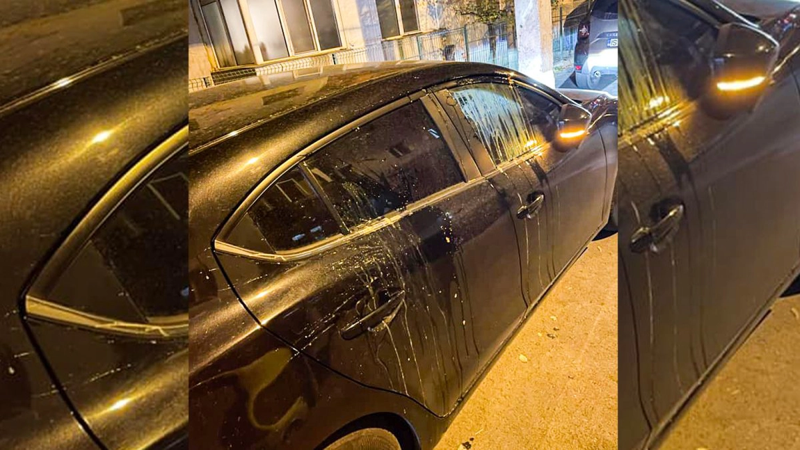 Mașini atacate cu ouă pe o stradă din Iași! Șoferii s-au speriat când au auzit zgomotele puternice: „Trebuie să plătesc 1.000 de lei reparații”