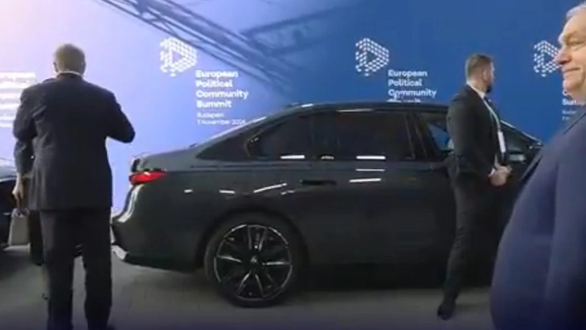 Klaus Iohannis i-a întors spatele premierul maghiar Viktor Orban. Întreaga situație a fost filmată