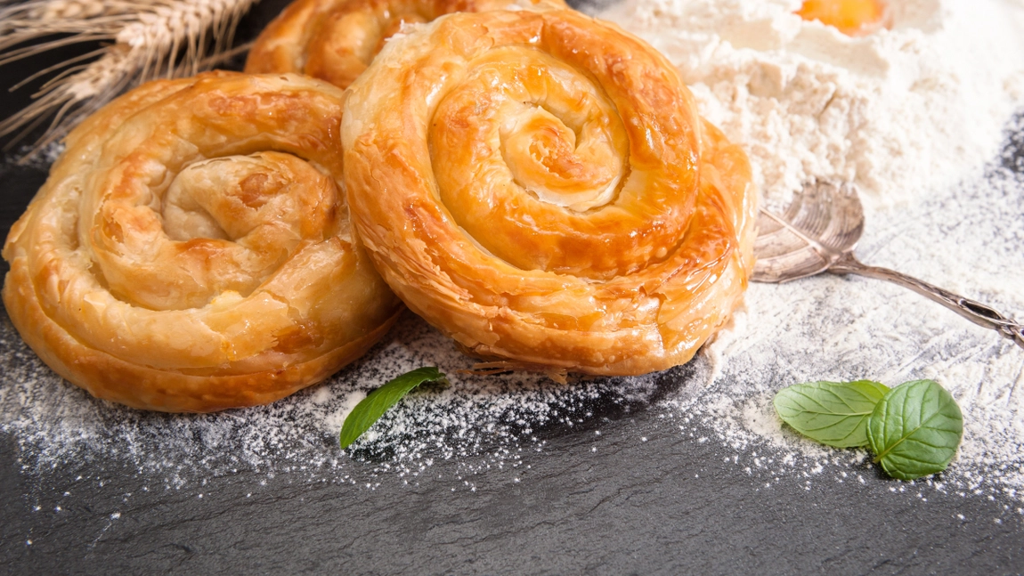 Merdenele cu brânză, făcute în casă. Rețeta tradițională de plăcinte