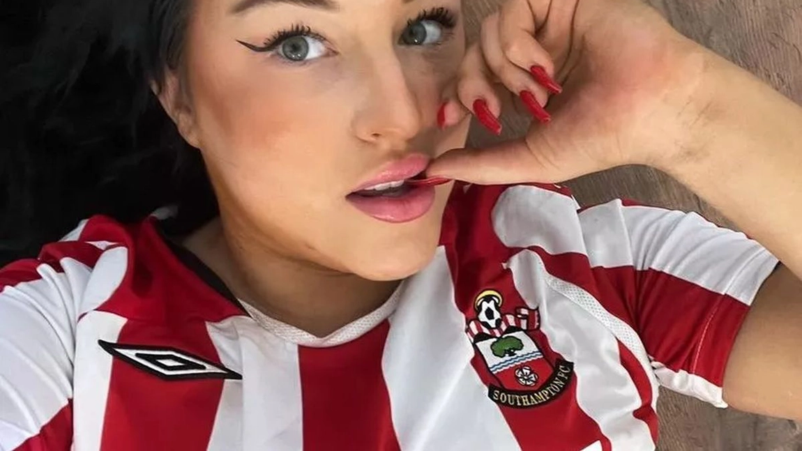 Nora unui cunoscut fotbalist și-a scos familia din datorii postând conținut provocator! „Aș fi fost mort fără ea!”
