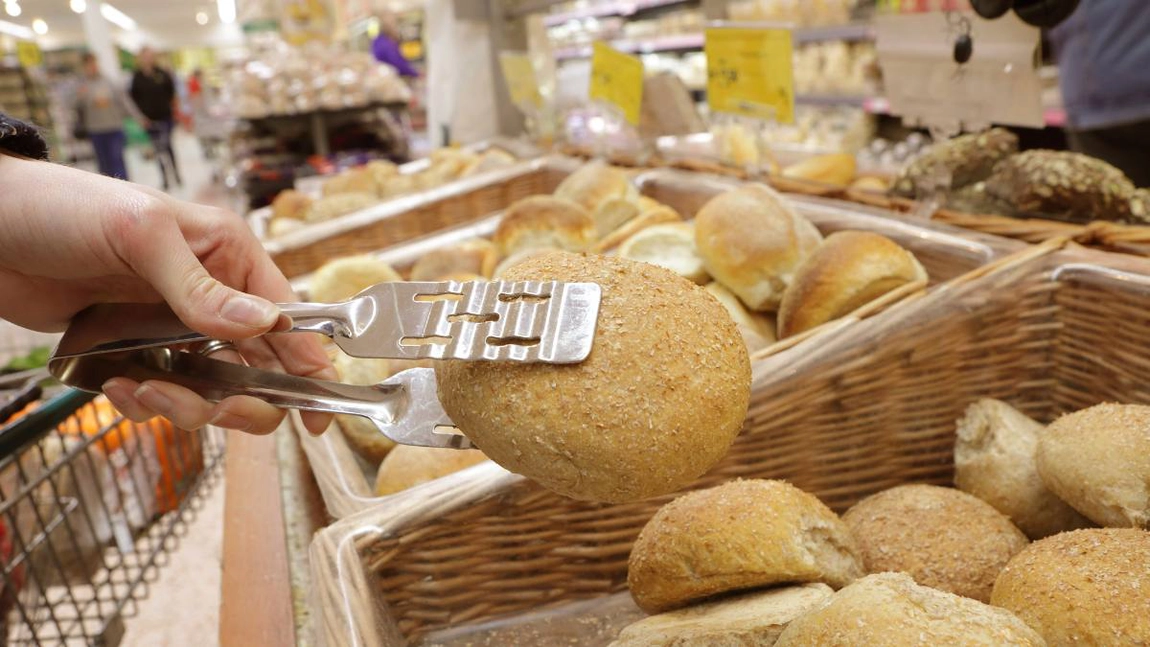 Cât de periculoasă este pâinea proaspătă de la supermarketuri? Nici nu știi ce conține