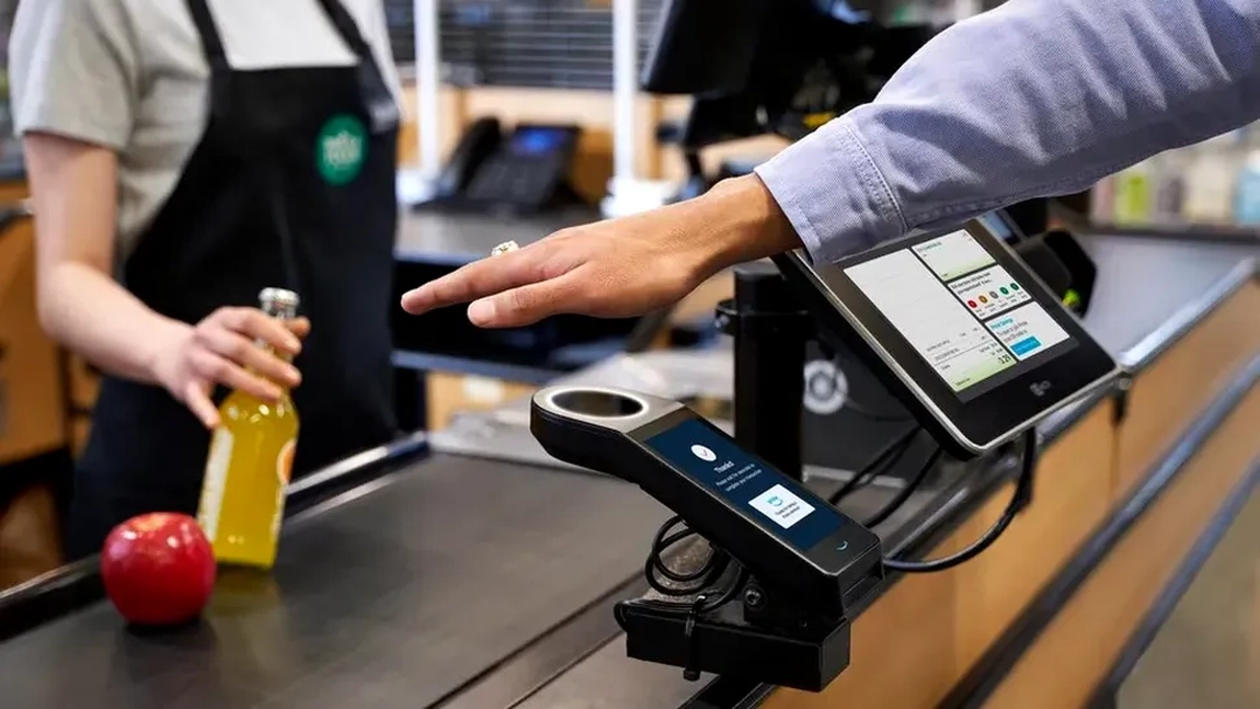Revoluție tehnologică în sistemul bancar! A apărut plata cu palma, fără card sau telefon