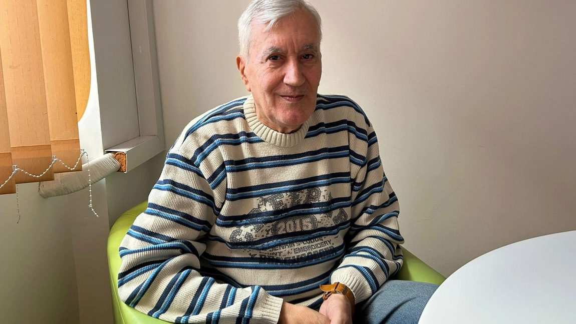 După o viață marcată de greutăți, Gheorghe Lăcătuș, un fost inginer agronom, și-a găsit liniștea într-un cămin din Iași: „Terapeuții mi-au spus că am ochii unei căprioare rănite”