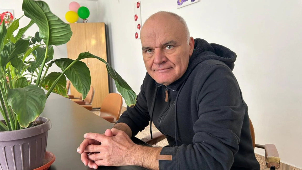 După ce i s-a făcut milă de nepoata lui și i-a lăsat un apartament în inima Iașului, s-a trezit pe străzi: „M-am simțit umilit și distrus”. Femeia a pus stăpânire pe tot