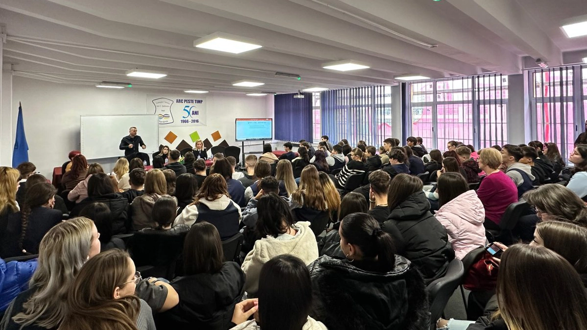 Colegiul Tehnic „Ioan C. Ștefănescu” Iași a lansat proiectul „Cât ești dispus să plătești pentru fotografia ta?”