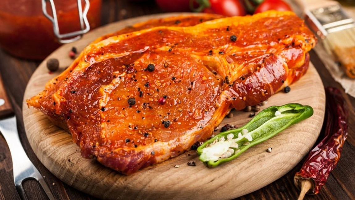 Ai folosit greșit marinata pentru carnea de porc! Descoperă trucul uimitor care face minuni!
