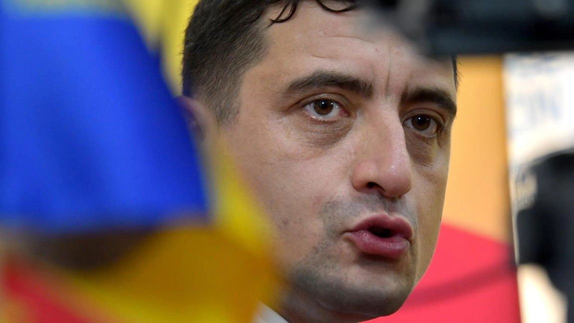 Președintele AUR, George Simion, spune că se retrage din cursă dacă apar imagini cu el și ofițerii GRU