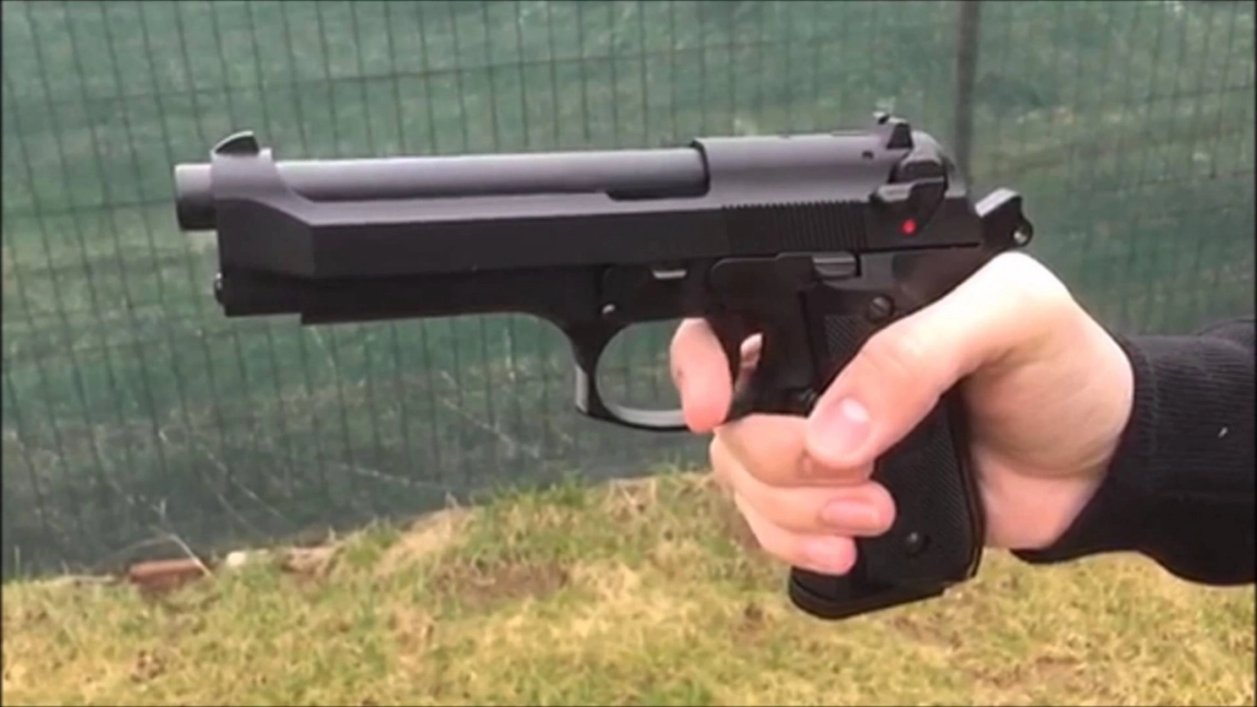 Un tânăr din Iași s-a împușcat cu un pistol. Arma aparține tatălui său și a fost cumpărată de pe internet