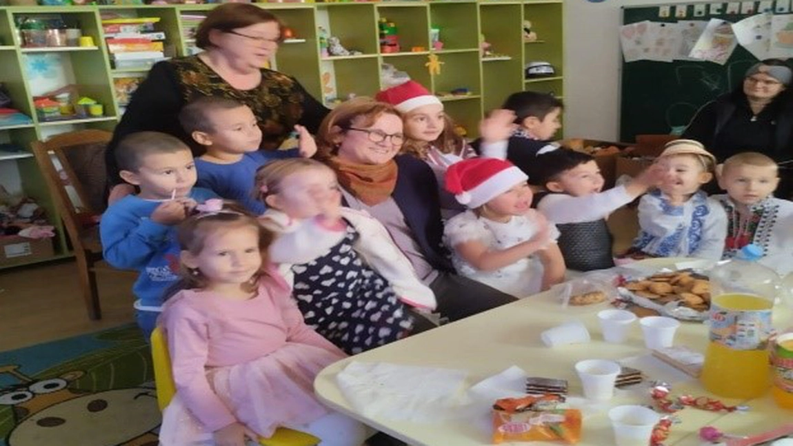 Spiridușii lui Moș Crăciun au ajuns la școala primară Mălăești, comuna Gropnița