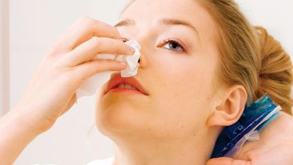 Ce înseamnă când îți curge sânge din nas din senin. Află ce băuturi cresc riscul de hemoragie nazală