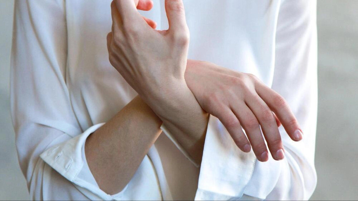 Ce boli pot indica furnicăturile în mâini? Află care e vitamina care îți lipsește sau afecțiunea pe care s-ar putea să o ai