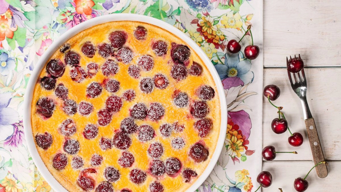 Clafoutis cu cireșe, un deliciu care se prepară cât ai bate din palme!