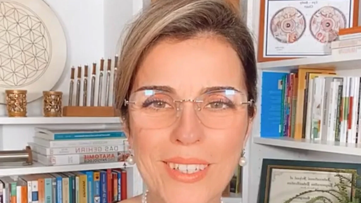 Cum arăta Cristela Georgescu în tinerețe. Imagini rare cu soția candidatului la prezidențiale