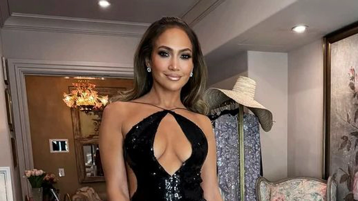 Jennifer Lopez, în cea mai sexy ținută de sărbători! Imaginea a devenit virală pe internet - GALERIE FOTO