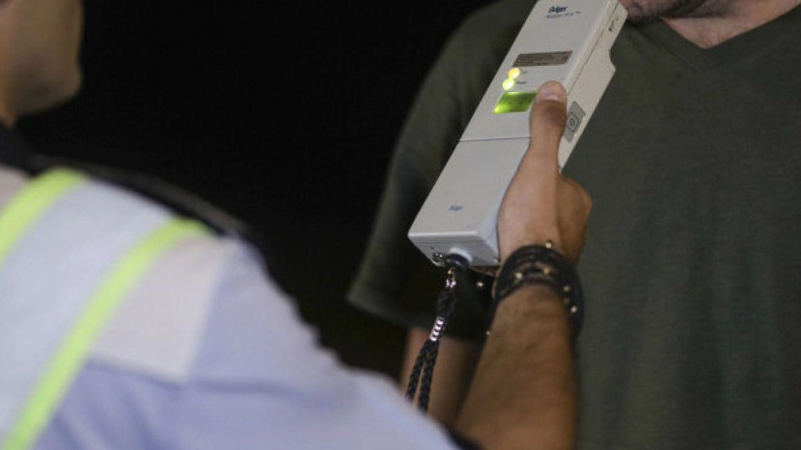 Strigător la cer! Iată ce valoare a indicat alcooltestul în cazul unui șofer oprit în trafic, la Iași. Probabil, până și polițiștii s-au întrebat dacă totul este real!