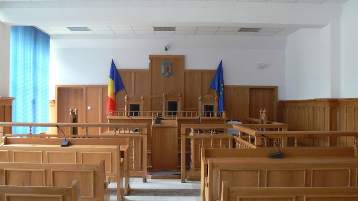 Un bărbat din Iași riscă să ajungă după gratii, la 5 ani după ce a fost prins la furat de vecinul său. Acum este acuzat de tentativă de omor, după ce păgubitul a decedat