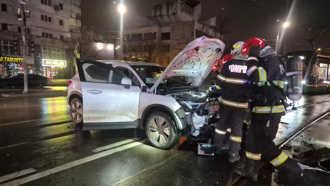 Accident rutier în municipiul Iași. Au fost implicate două autoturisme