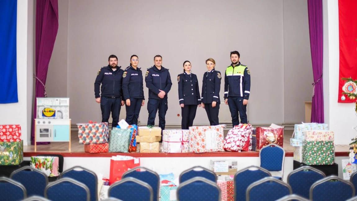 Ajutoarele lui Moș Crăciun au ajuns la copiii din Golăiești