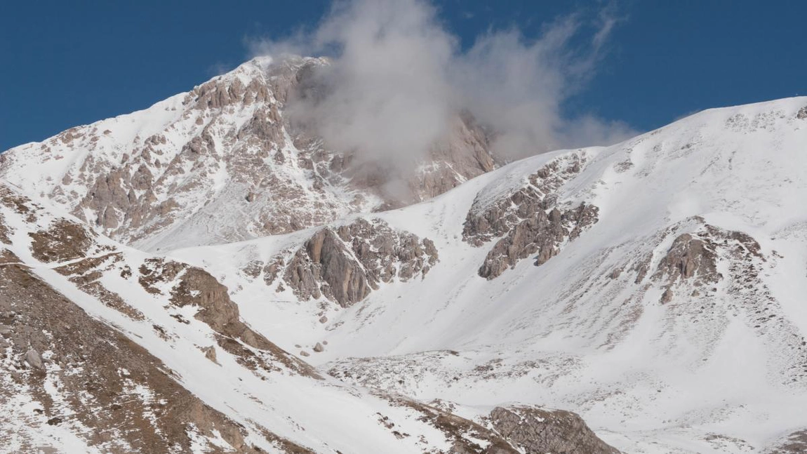 O descoperire emoționantă în vârful unui munte! Rucsacul unui alpinist, găsit după 40 de ani