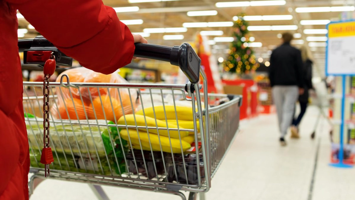 Gestul extrem la care apelează românii pentru a avea bani de sărbători!