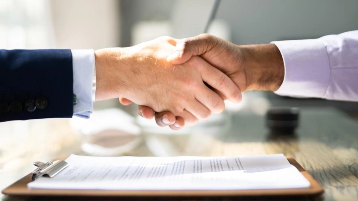 Veste bună pentru românii care vor să câștige bani în plus înainte de sărbători! Mai multe firme recrutează angajați