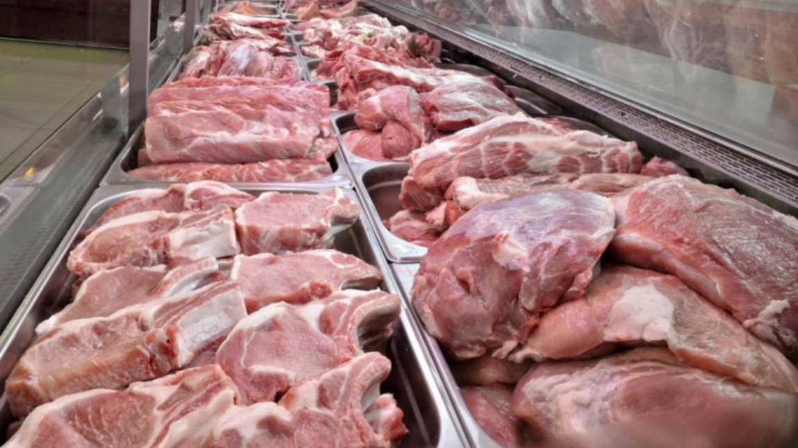 Românii nu vor mai găsi carne de porc românească în piețe înainte de Crăciun! Avertisment dur: ”Sunt pe cale de dispariție și importăm mult”