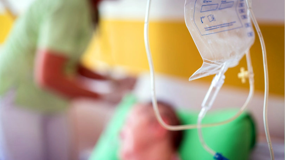 Dezastru din 2025! Guvernul PSD-PNL-UDMR, salarii plafonate, concediu medical plătit doar 65%