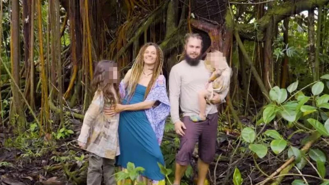 O familie trăiește în junglă, pe un vulcan activ! „Copiii sunt sălbatici și mi-e rușine!”